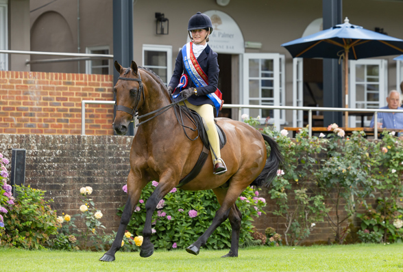 RIHS_CHAMPION_ISLA SMITH_SUTTON GRANGE FANCY THAT_B&C_20260722-6.jpg