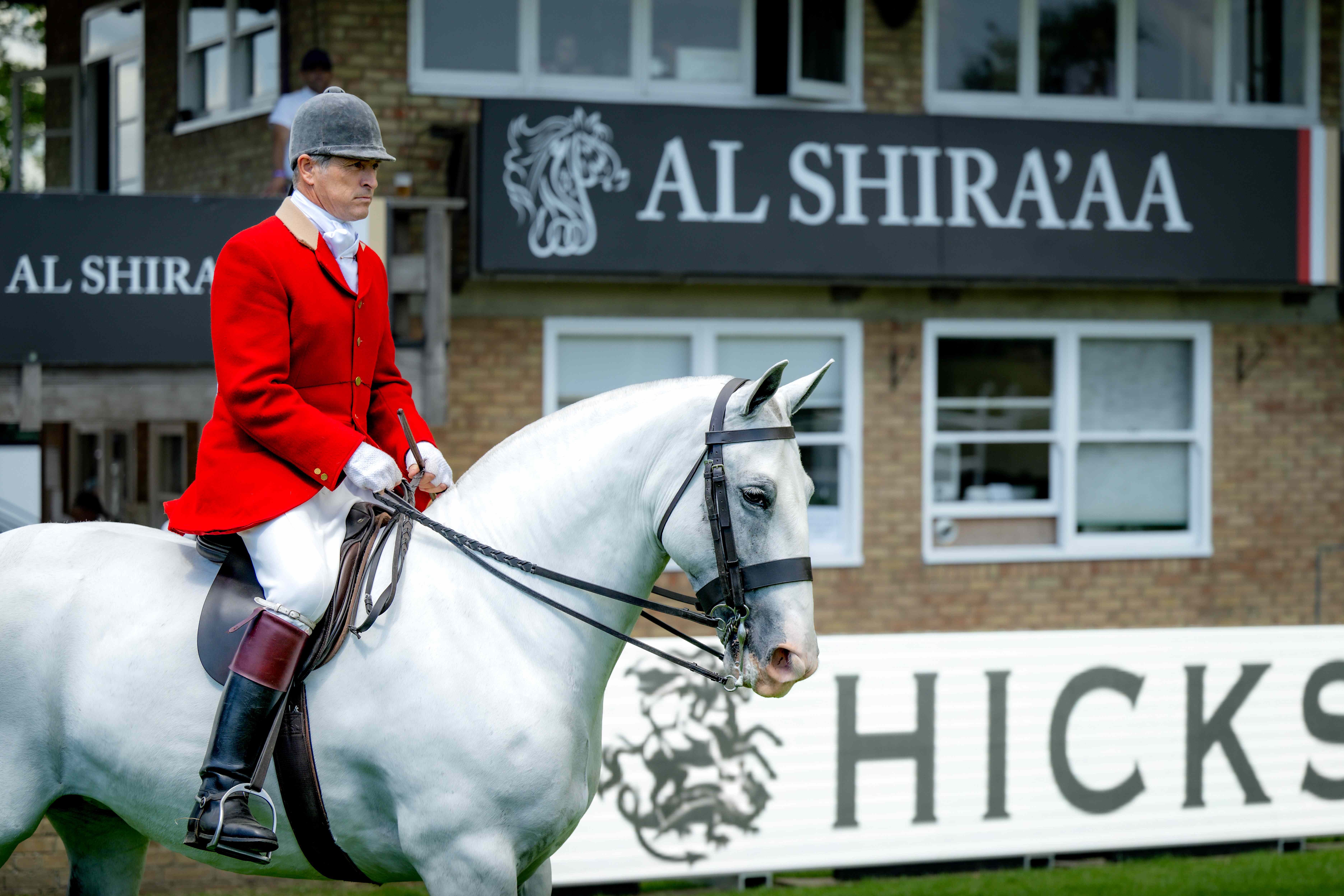 Val Sheehan & Red Dove C Helen Cruden (6)